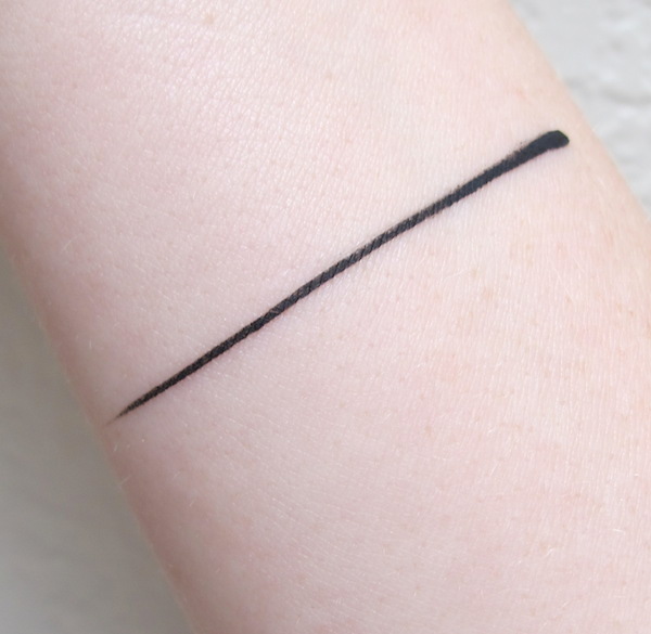 Benefit They're Real! Push-Up Liner Swatch