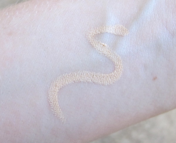 Chella Ivory Lace Highlighter Pencil Swatch